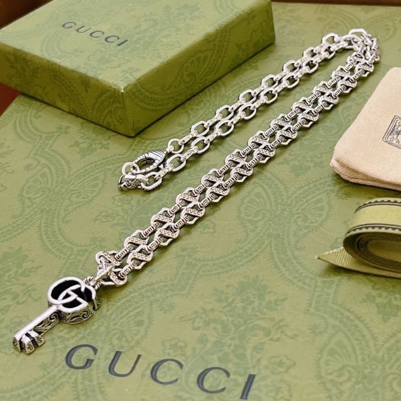 G*u*i necklaces